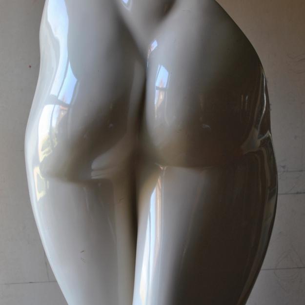 4a/1993 Damesfragment IV (onderlichaam) polyester afm.78hx34bx45l cm €900,-